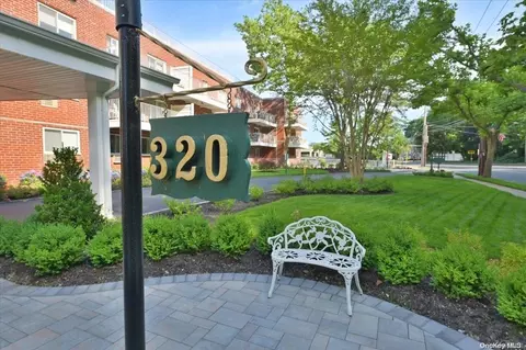 320 E Shore Rd #26C, North Hempstead, NY 11023