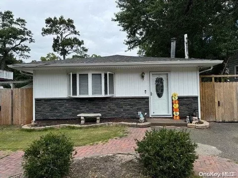 63 Carlton Ave, Mastic, NY 11950