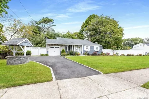 59 Bardolier Ln, Bay Shore, NY 11706