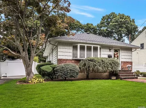 2163 Decker Ave, North Merrick, NY 11566