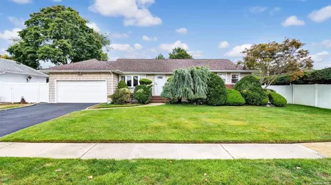 1109 Mcdonald Ave, Wantagh, NY 11793