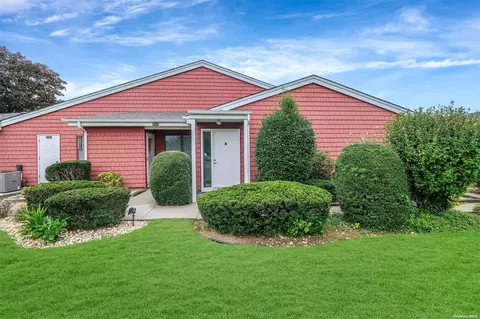 502 Flair Ct W #502, Saint James, NY 11780