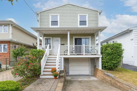 19 Graywood Rd, North Hempstead, NY 11050