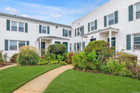 494 S Ocean Ave #2D, Freeport, NY 11520