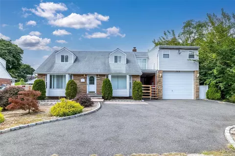 306 Glen Cove Rd, North Hempstead, NY 11514