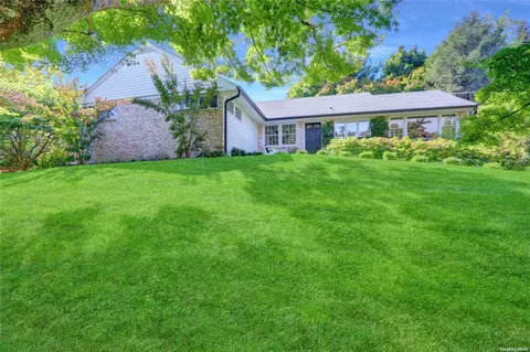 9 Griffith Ln, Huntington, NY 11743