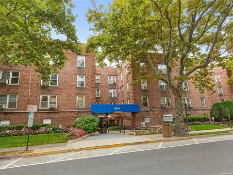 444 Middle Neck Rd #2K, North Hempstead, NY 11023