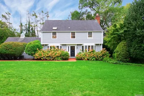 54 Hewlett Ln, North Hempstead, NY 11050