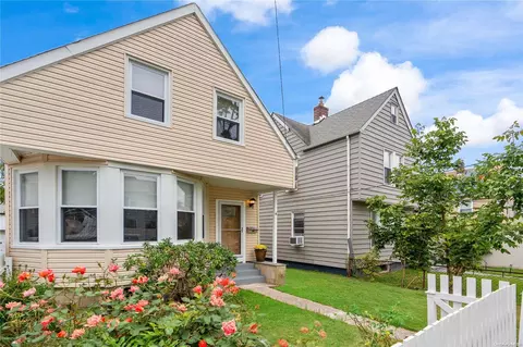 4 Elsinore Ave, Glen Cove, NY 11542