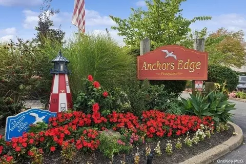 19 Anchor St #B, Freeport, NY 11520