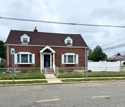 122 Frame St, Franklin Square, NY 11010