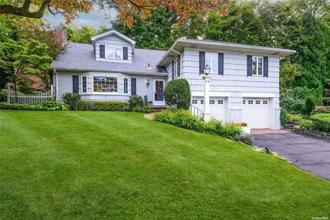 24 Hampton Ct #A, North Hempstead, NY 11050
