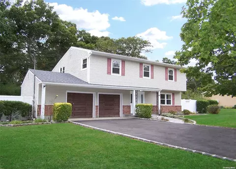 14 Champlin St, Ronkonkoma, NY 11779