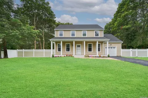 4 Timber Ridge Ct, Coram, NY 11727