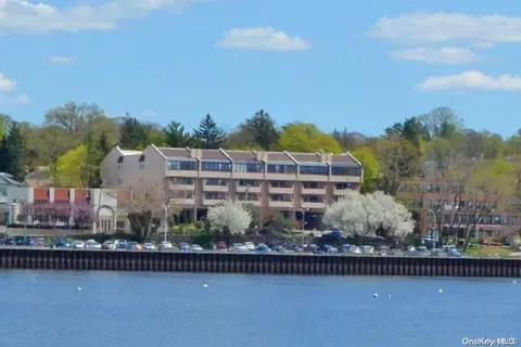 372 Main St #104, North Hempstead, NY 11050