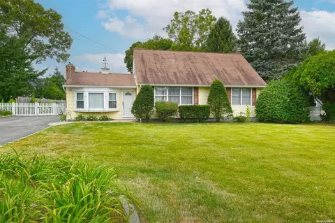 40 Cornell St, East Northport, NY 11731
