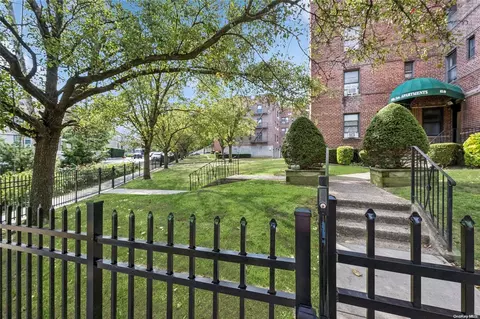52-30 39th Ave #3D, Woodside, NY 11377
