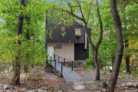 294 Riverview Rd, Greenburgh, NY 10533