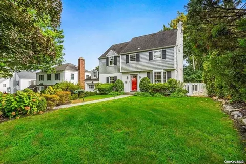 48 Normandy Ln, North Hempstead, NY 11030