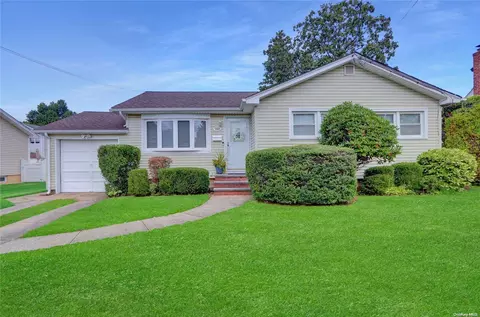 163 Hamilton Ave, Massapequa, NY 11758