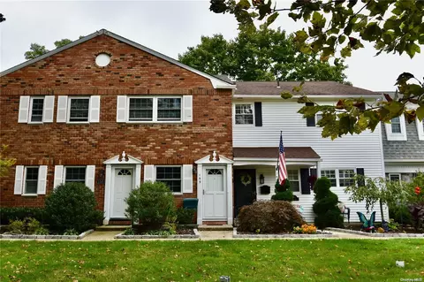 159 Village Dr #159, Hauppauge, NY 11788