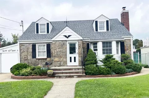 2531 6th Ave, East Meadow, NY 11554
