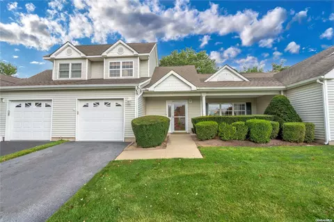 1202 Pebble Beach Path #1202, Riverhead, NY 11901