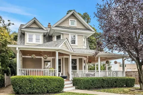9 N Bayles Ave, North Hempstead, NY 11050