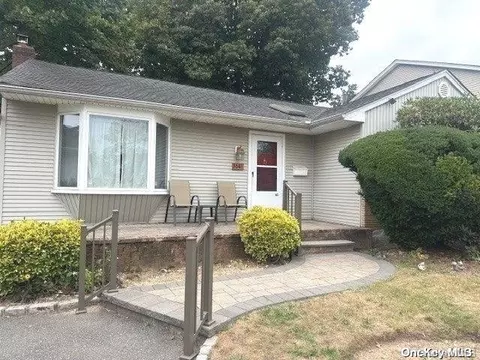 364 Spruce Ln, East Meadow, NY 11554