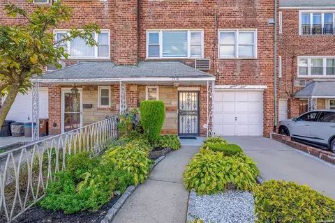 19-16 Utopia Pkwy, New York, NY 11357