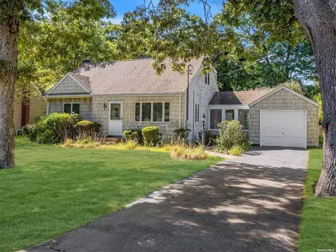 232 April Ln, Bayport, NY 11705