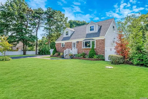 626 Mount Ave, West Babylon, NY 11704