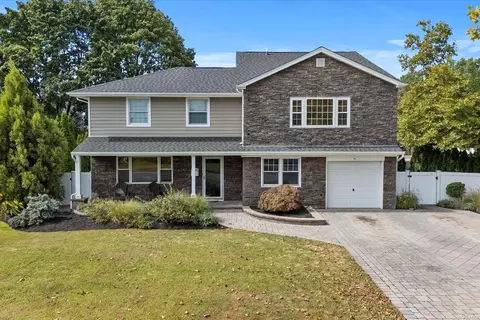 180 Fifty Acre Rd S, Smithtown, NY 11787