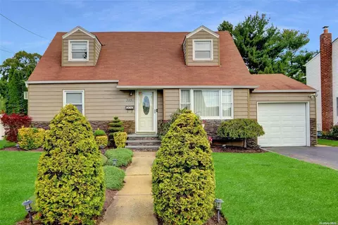 3859 New York Ave, Seaford, NY 11783