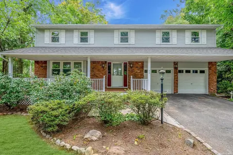 1 Gildare Dr, East Northport, NY 11731
