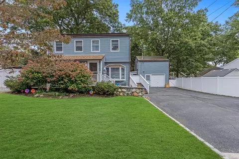 231 N 4th St, Ronkonkoma, NY 11779