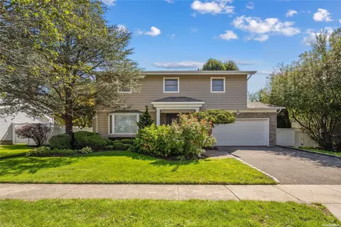 18 Sagamore Way, Jericho, NY 11753