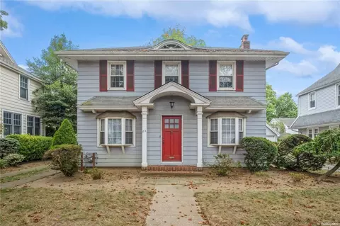 82 Hudson Rd, Floral Park, NY 11001