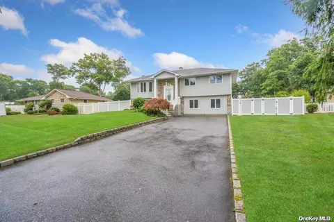 15 Partridge Dr, Commack, NY 11725