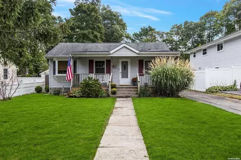 69 N Ocean Ave, Ronkonkoma, NY 11779