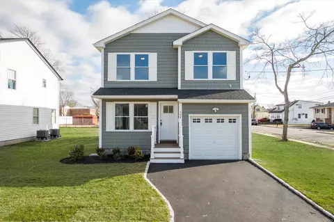 508 Clocks Blvd, Massapequa, NY 11758