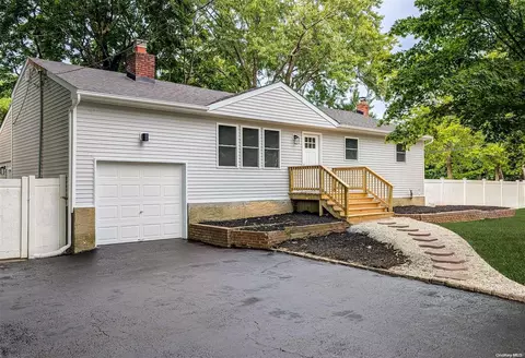 602 Old Post Rd, Port Jefferson, NY 11777