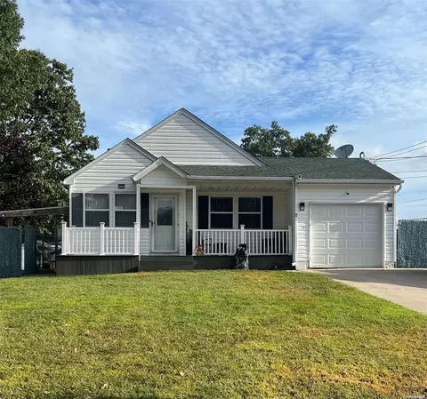 27 Alcolade Dr W, Shirley, NY 11967