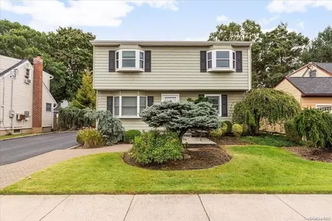144 N Queens Ave, Massapequa, NY 11758