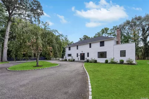 17 Timothy Ln, Saint James, NY 11780