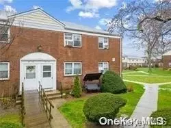 67-34 Springfield Blvd #UPPER, New York, NY 11364