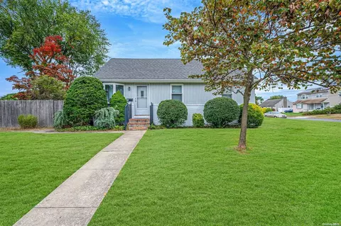 75 Parkdale Dr, North Babylon, NY 11703