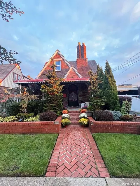 156 Ivy St, West Hempstead, NY 11552
