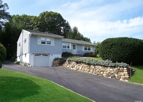 30 Leeds Blvd, Farmingville, NY 11738