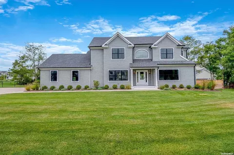 4380 Stanley Rd, Mattituck, NY 11952